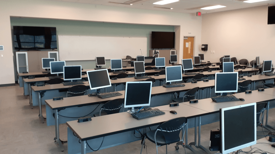 Computer Lab I, EE 207