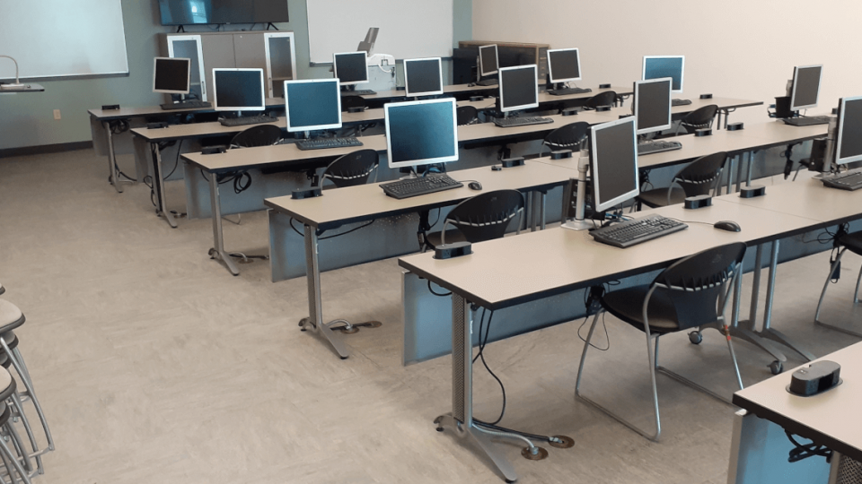 Computer Lab II, EE 213